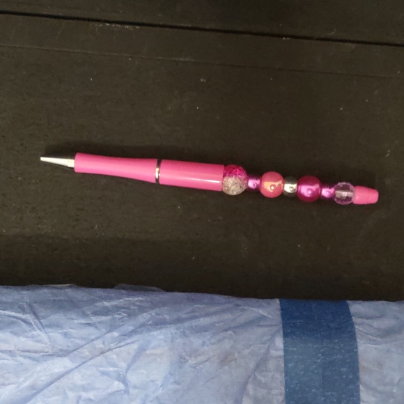 HANDMADE BEADED PENS COLOR HOT PINK TOPPER IS REMOVABLE GREAT GIFT - Picture 5 of 5